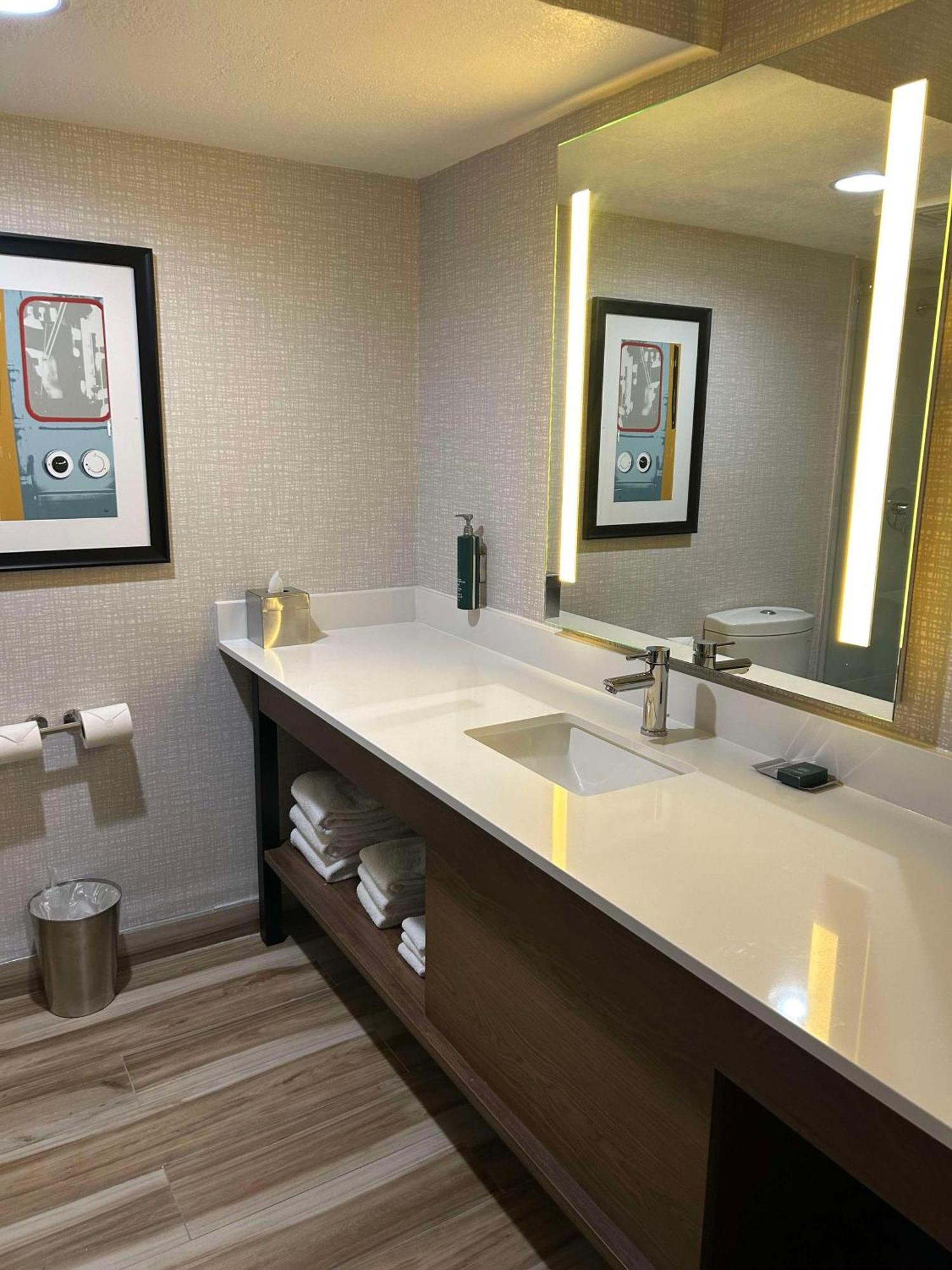 Doubletree By Hilton Chatsworth Los Angeles Exteriör bild